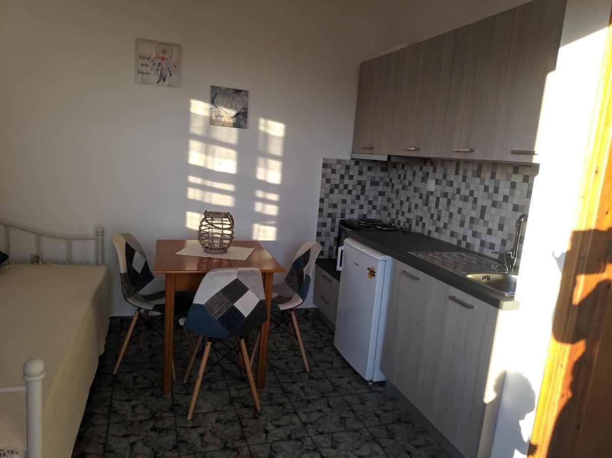Tramonto Nel Delfini Appartement Kini Buitenkant foto