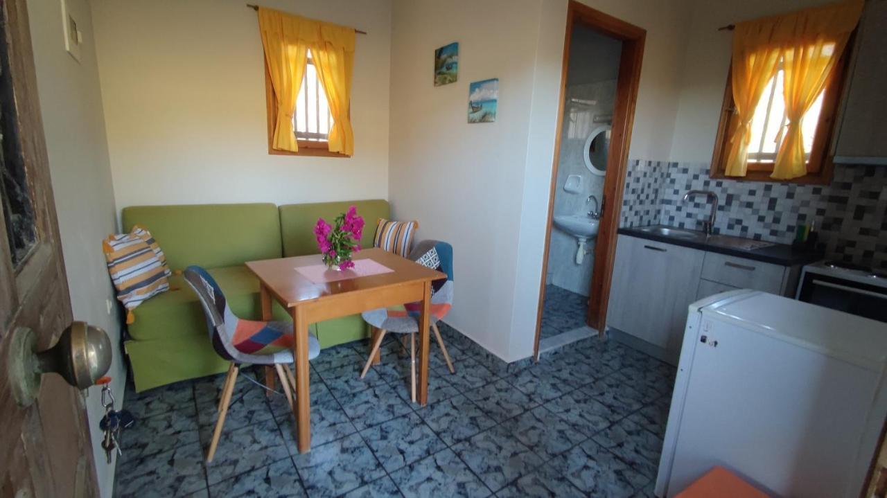 Tramonto Nel Delfini Appartement Kini Buitenkant foto