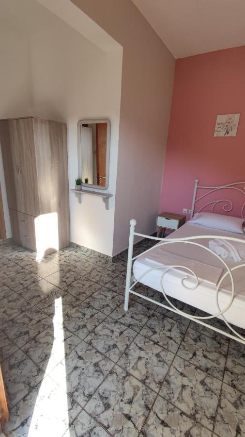 Tramonto Nel Delfini Appartement Kini Buitenkant foto